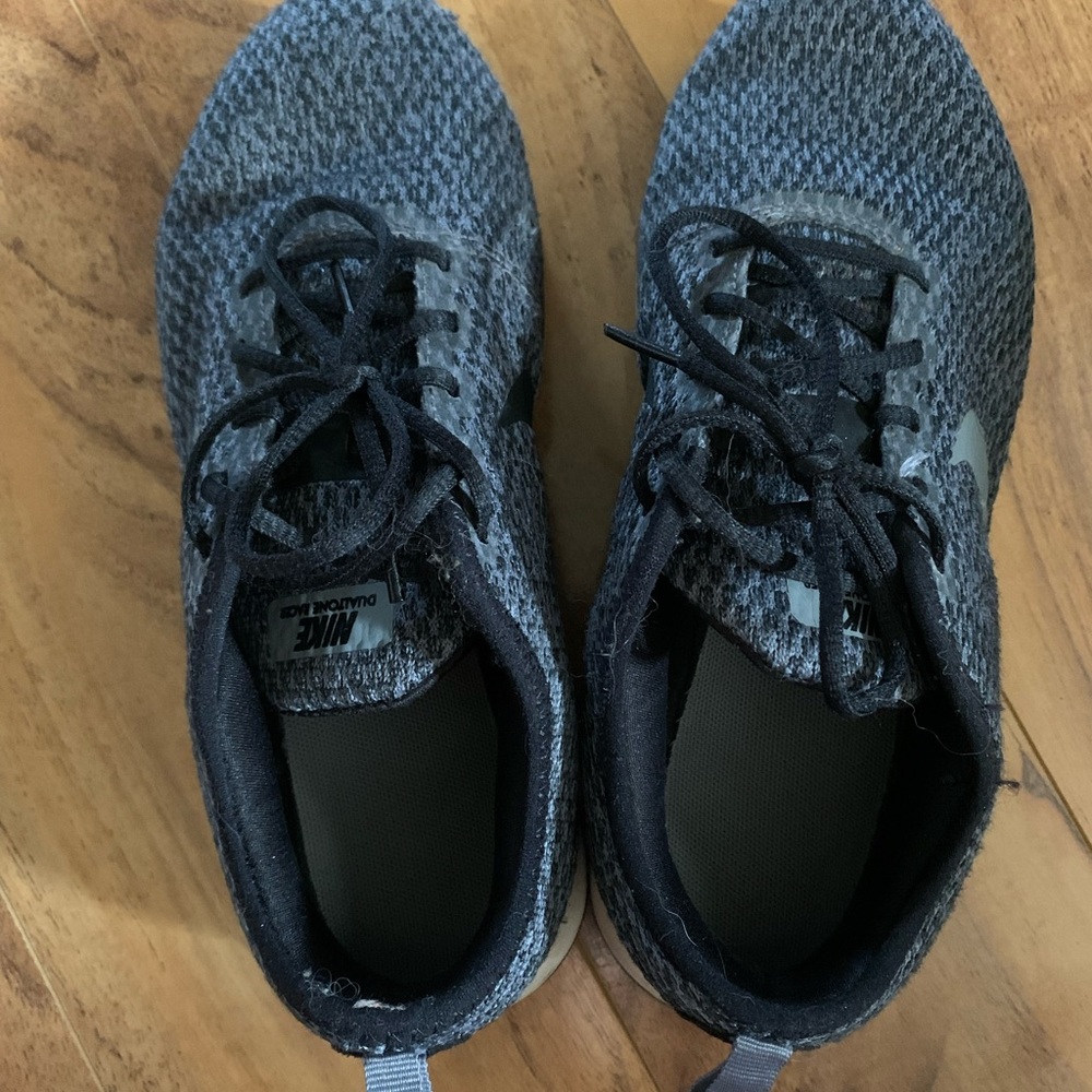 Size 5y Nikes